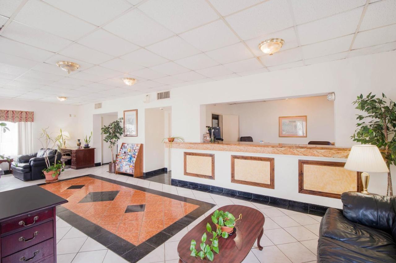 Hotel O Houston East Channelview I-10 Екстериор снимка