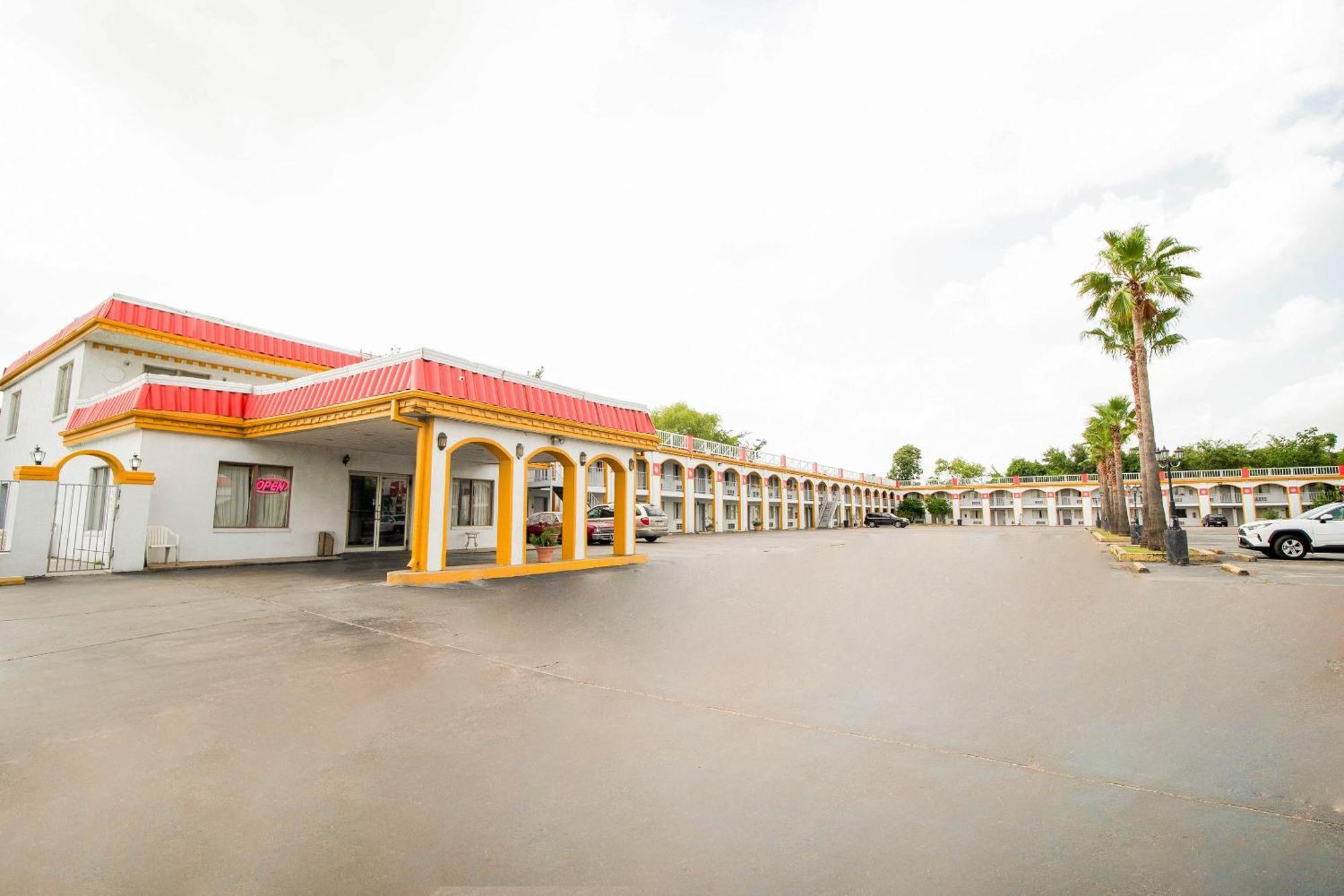Hotel O Houston East Channelview I-10 Екстериор снимка