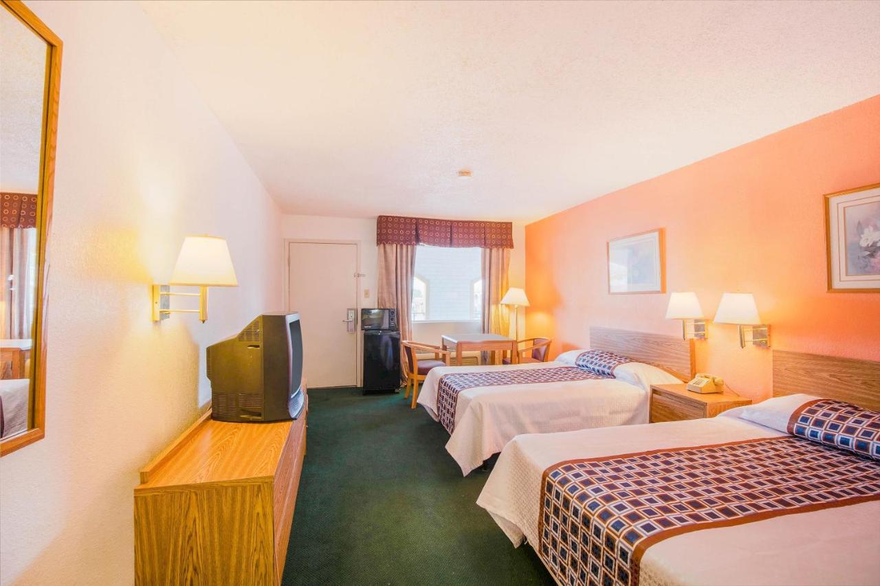 Hotel O Houston East Channelview I-10 Екстериор снимка