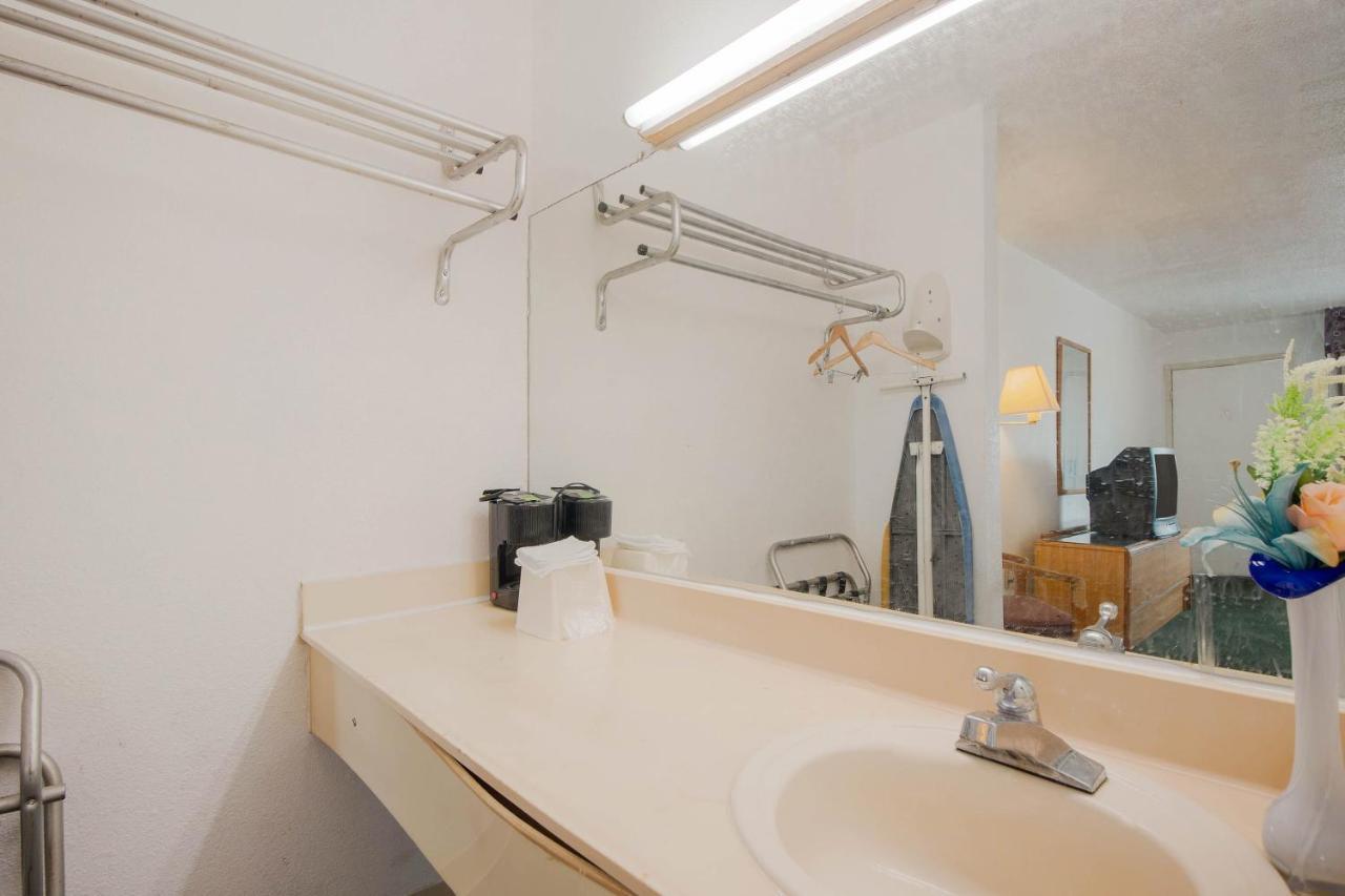 Hotel O Houston East Channelview I-10 Екстериор снимка