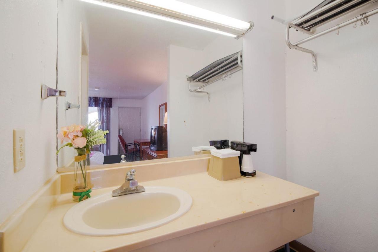 Hotel O Houston East Channelview I-10 Екстериор снимка